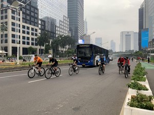 DKI PPKM Level 2, Kawasan Sudirman-Thamrin Ramai Warga Olahraga