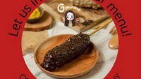 Corndog dengan rasa manis juga kerap jadi pilhan. Salah satunya corndog di Gwajanan yang disajikan dengan lumuran choco crunchy yang manis dan renyah. Foto: instagram @gwajanan.id