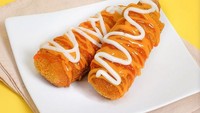Tampilannya sederhana tapi rasanya juara. Corndog ala Korea juga bisa dibeli di Corndog Legend. Selain corndog, kamu juga bisa jajan tteokbokki dan odeng di sini. Foto: instagram @corndoglegend