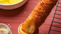 Untuk menjamin kualitas, keju yang digunakan untuk corndog di Red Dog sengaja didatangkan dari Eropa. Corndog premium ini pun bisa jadi pilihan saat ingin ngemil. Foto: instagram @reddog.id