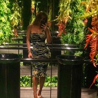 Hubunganku dengannya seperti film Fifty Shades of Grey. Aku memanggilnya Mr. Grey-ku. Kami bersenang-senang, kata Abi Clarke kepada seorang sumber. Foto: Instagram @abigail_clarke