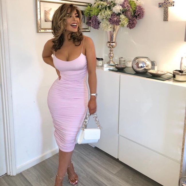 Aku terkejut. Itu membuatku merasa sangat tidak enak. Aku jadi sangat pendiam. Dia memastikan jika dia single. Dia sangat perhatian padaku aku pikir itu benar. Kami sering bertemu dan tumbuh perasaan. Itu sangat canggung, ujar Abi pada temannya. Foto: Instagram @abigail_clarke