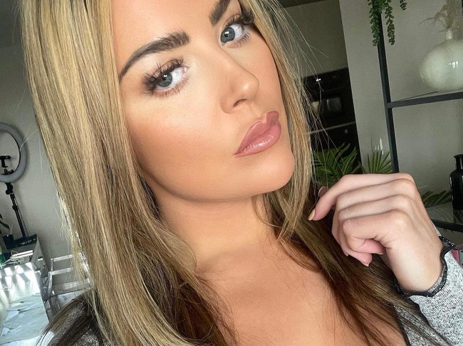 Abi Clarke awalnya dikenal sebagai bintang acara realiti tapi kini lebih fokus pada kariernya sebagai agen real estate atau developer properti.Foto: Instagram @abigail_clarke