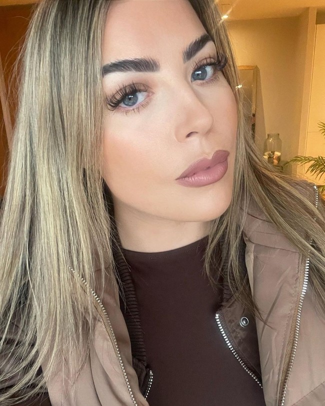 Zayn Malik digosipkan pernah berselingkuh dari Gigi Hadid sebelum hubungan mereka kandas. Dilaporkan jika penyanyi asal Inggris itu punya hubungan rahasia dengan seorang bintang realiti bernama Abi Clarke.Foto: Instagram @abigail_clarke