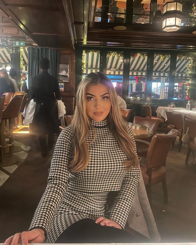 Sumber mengungkap jika Zayn mengatakan kepada Abi bahwa wanita cantik tersebut adalah tipenya karena memiliki bentuk tubuh curvy dengan bokong besar. Selain itu, Abi Clarke juga mengingatkan Zayn dengan mantannya Perrie Edwards. Foto: Instagram @abigail_clarke