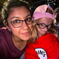 Di tengah keterbatasannya, Adalia gadis yang aktif. Dia sering membuat video joget di Youtube hingga mencapai 2,9 juta subscriber di Youtube. Foto: dok. Instagram/@adalia06