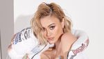 Bangga! 7 Pose Agnez Mo Mejeng di Sampul Majalah Ternama AS