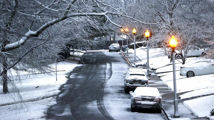 Snow covers trees and cars in Memphis, Tenn., Sunday, Jan. 16, 2022. (Joe Rondone/The Commercial Appeal via AP)
