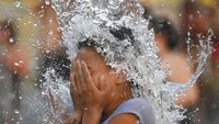 Pemerintah mengatakan suhu di sebagian besar Amerika Selatan terkait dengan fenomena La Nina dengan pertanda kenaikan suhu air yang lebih dingin di Pasifik menyebabkan perubahan pola cuaca di seluruh dunia. (AP/Mario De Fina)