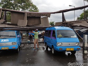 Atap Tempat Parkir Angkot di Terminal Arjosari Roboh Timpa 2 Kendaraan