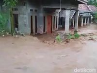 Desa Di Pasuruan Diterjang Banjir Luapan Sungai Akibat Hutan Gundul