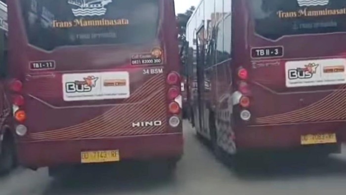 Bus Trans Mamminasata bikin macet saat mangkal (dokumen istimewa)