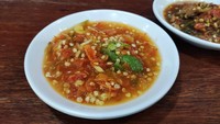Susi, sang pemilik restoran Cabe Ijo membeberkan bahwa seafood olahan di sini berhasil bikin banyak orang ketagihan, termasuk para pejabat dan artis. Foto: detikFood/Devi S. Lestari
