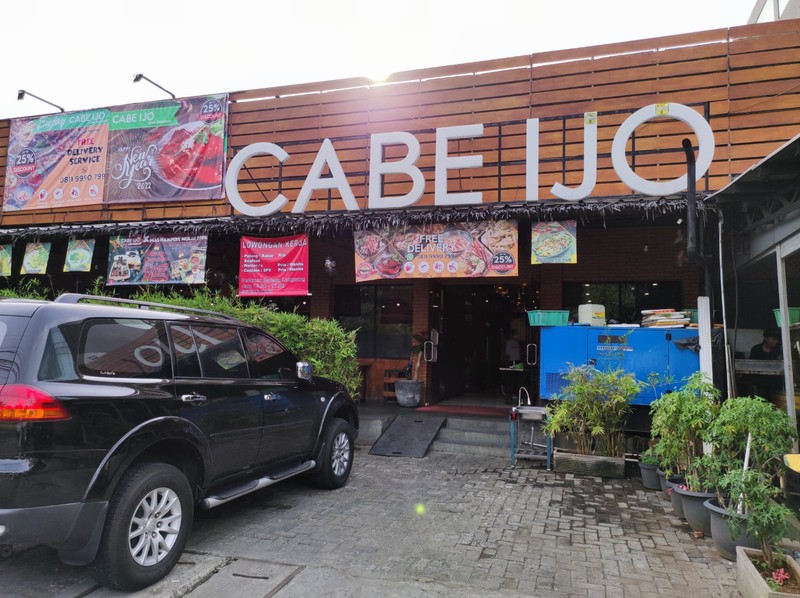 Cabe Ijo: Tersengat Pedasnya Kepiting Jumbo Saus Chili yang Nampol