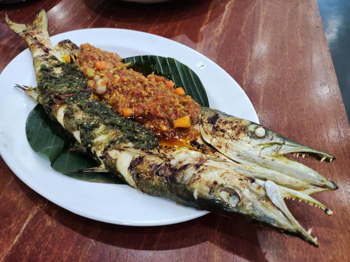 Cabe Ijo: Tersengat Pedasnya Kepiting Jumbo Saus Chili yang Nampol Cabe Ijo: Tersengat Pedasnya Kepiting Jumbo Saus Chili yang Nampol