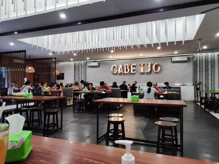 Cabe Ijo: Tersengat Pedasnya Kepiting Jumbo Saus Chili yang Nampol