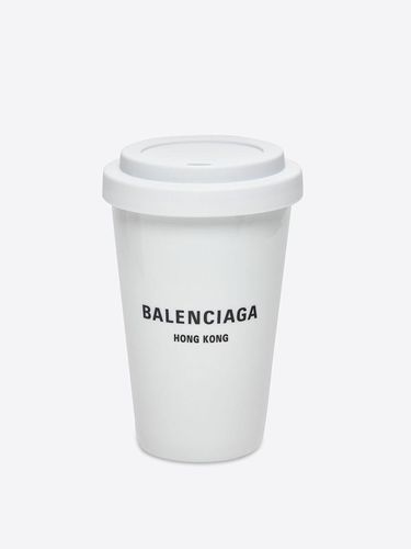 Cangkir kopi Balenciaga.