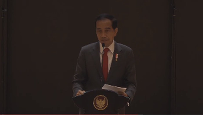 RI Mau Jadi Negara Maju, Jokowi Sebut Banyak yang Musuhi