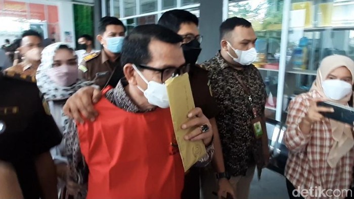 Dekan FISIP Unri tersangka pencabulan ditahan jaksa