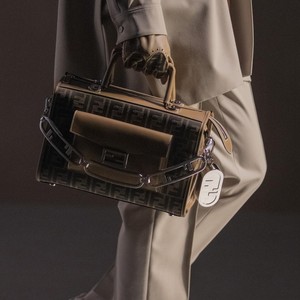 NFT Lagi Tren, Fendi Hadirkan Dompet Kripto Stylish NFT Lagi Tren, Fendi Hadirkan Dompet Kripto Stylish