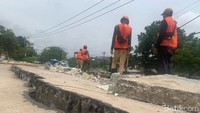 Kemudian, peresmian jembatan sepanjang 43,50 meter dengan lebar 7 meter ini merupakan bagian akses ke Rawamerta. Selain menjadi jalur alternatif ke objek wisata sejarah Rawagede, jembatan ini diharapkan juga membangkitkan ekonomi masyarakat.