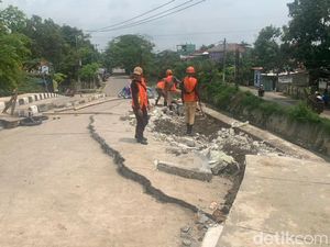 Jembatan Rp 10 M Ambles di Karawang Bakal Diperbaiki-Ditutup 6 Bulan