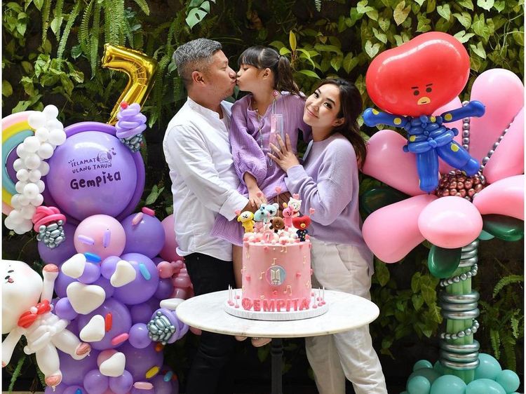 Keharmonisan Gading Marten dan Gisel yang Kompak Rayakan Ultah Gempi