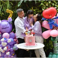 Perceraian tak menghalangi Gading Marten dan Gisel untuk tampil bersama di ulang tahun Gempi yang ketujuh. Keduanya kumpul bersama lagi demi memeriahkan pesta ulang tahun buah hati mereka. Foto: Instagram Gading Marten
