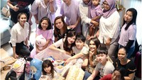Perayaan ulang tahun Gempi juga dihadiri keluarga mereka. Foto: Instagram Gading Marten