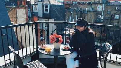 Momen Anak Hotman Paris, Felicia Hutapea Saat Kulineran di Inggris