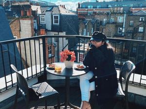 Momen Anak Hotman Paris, Felicia Hutapea Saat Kulineran di Inggris