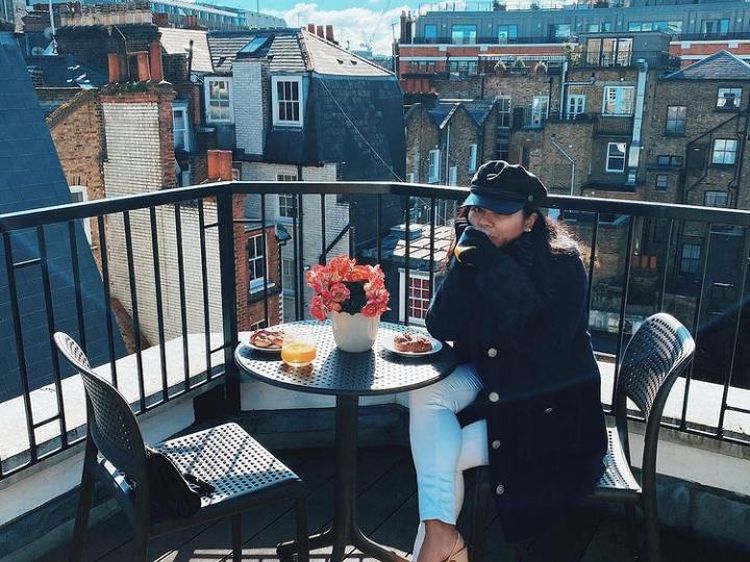 Momen Anak Hotman Paris, Felicia Hutapea Saat Kulineran di Inggris