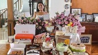 Saat ulang tahun, Felicia menerima banyak hadiah dari keluarga dan sahabat terdekat. Beragam kue lucu bahkan sepiring nasi kuning hadir dalam perayaan ulang tahun. Foto: Instagram/feliciaahutapeaaa