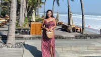 Saat pulang ke Indonesia, liburan menjadi aktivitas yang tak boleh terlewatkan. Menyambangi beach club adalah hobi Felicia saat datang ke Bali. Foto: Instagram/feliciaahutapeaaa