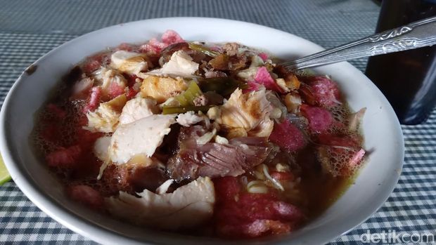 Gurih Mantap! Soto Ayam Jarkomi di Pangandaran Sejak 1960an Gurih Mantap! Soto Ayam Jarkomi di Pangandaran Sejak 1960an
