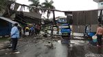 Hujan Disertai Angin Bikin Atap Terminal Arjosari Malang Roboh