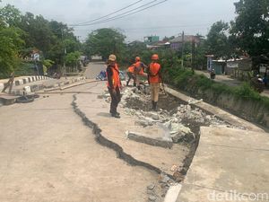 Baru Beberapa Pekan Diresmikan, Jembatan Rp 10 M di Karawang Ambles