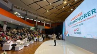 Program ini pun mencakup guru honorer baik dari sekolah Negeri maupun swasta dengan total alokasi anggaran senilai Rp 18,19 miliar.