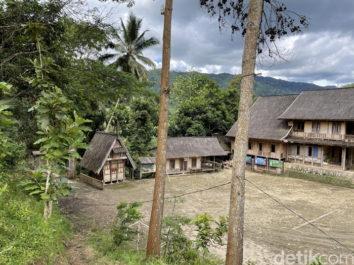 Kampung Adat Sinaresmi