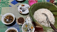 Nasi organik di Kasepuhan Sinaresmi, Cipata Mulya, dan Ciptagelar bukan sembarang nasi. Karena, nasi di sana terlihat tidak bersih. Tetapi, justru itu keunggulannya. Nasi tersebut mampu bertahan hingga berhari-hari setelah dimasak.