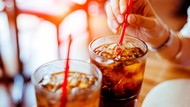 Tips Hindari Efek Gaib di Tempat Makan hingga Kebiasaan Minum yang Bikin Pikun