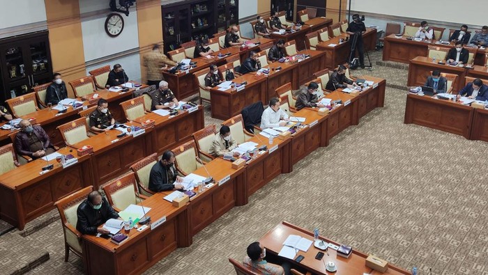 Komisi III DPR RI melakukan rapat kerja bersama Kejaksaan Agung (Kejagung). Dalam rapat tersebut, anggota Komisi III DPR F-PDIP, Arteria Dahlan sempat menyinggung Kajati yang berbahasa Sunda (Matius Alfons/detikcom)