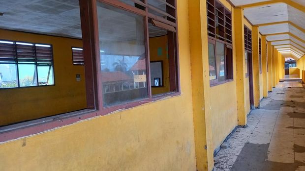 Kondisi SMPN 2 Kosambi Kabupaten Tangerang yang rusak (