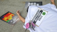 Bukan korban sungguhan, ini merupakan aksi teatrikal yang digelar para Koalisi Ibu Kota.