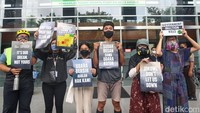 Hal itu dilakukan sebagai langkah hukum lanjutan terhadap pengajuan banding yang dilakukan empat tergugat pejabat negara yakni Presiden RI, Menteri Lingkungan Hidup dan Kehutanan, Menteri Dalam Negeri dan Menteri Kesehatan.