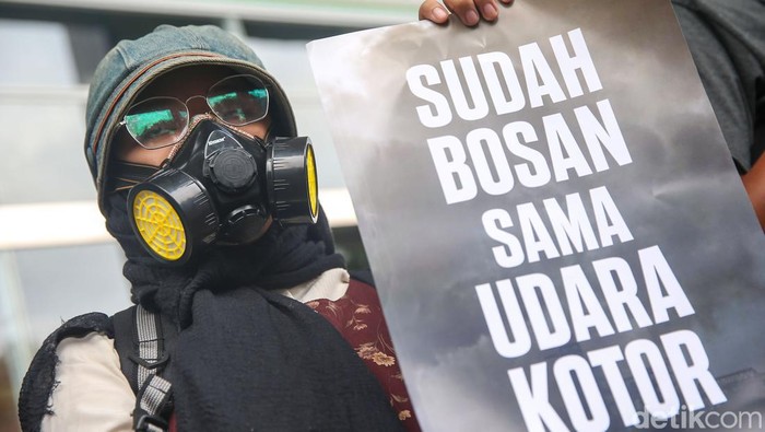 Korban Polusi Udara Bergelimpagan di PN Jakpus Sejumlah warga yang mengatasnamakan Koalisi Ibu Kota menggelar aksi teatrikal di PN Jakarta Pusat, terkait kasus polusi udara.