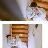 Acara berlangsung di kediaman mereka dengan dihadiri sejumlah tamu. Beberapa di antaranya ada Indra Bekti dan Irfan Hakim yang dipercaya sebagai MC. Foto: Instagram/@askar_photography, YouTube Indosiar