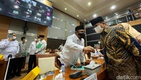 Yaqut menyebutkan pihaknya menyiapkan skenario penyelenggaraan haji yang terbagi dari 3 opsi di tengah maraknya varian Omicron, yakni kuota penuh, kuota terbatas, dan tidak memberangkatkan jemaah haji sama sekali. 