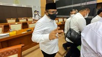 Yaqut Cholil Qoumas memastikan pihaknya mengutamakan keberangkatan jemaah haji yang tertunda lantaran munculnya COVID-19 pada 2020. 