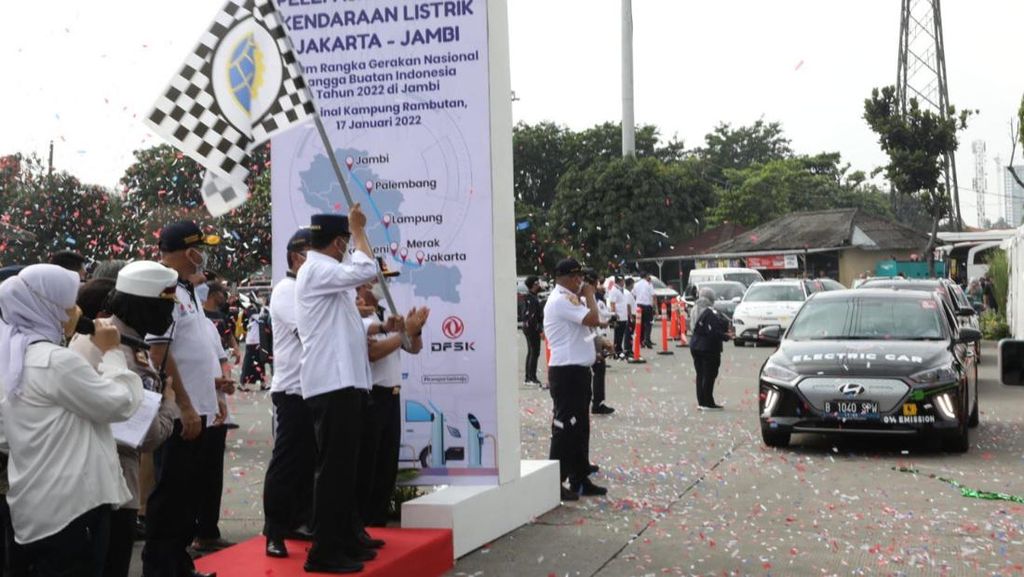 Menhub Lepas Touring Mobil Listrik Jakarta-Jambi